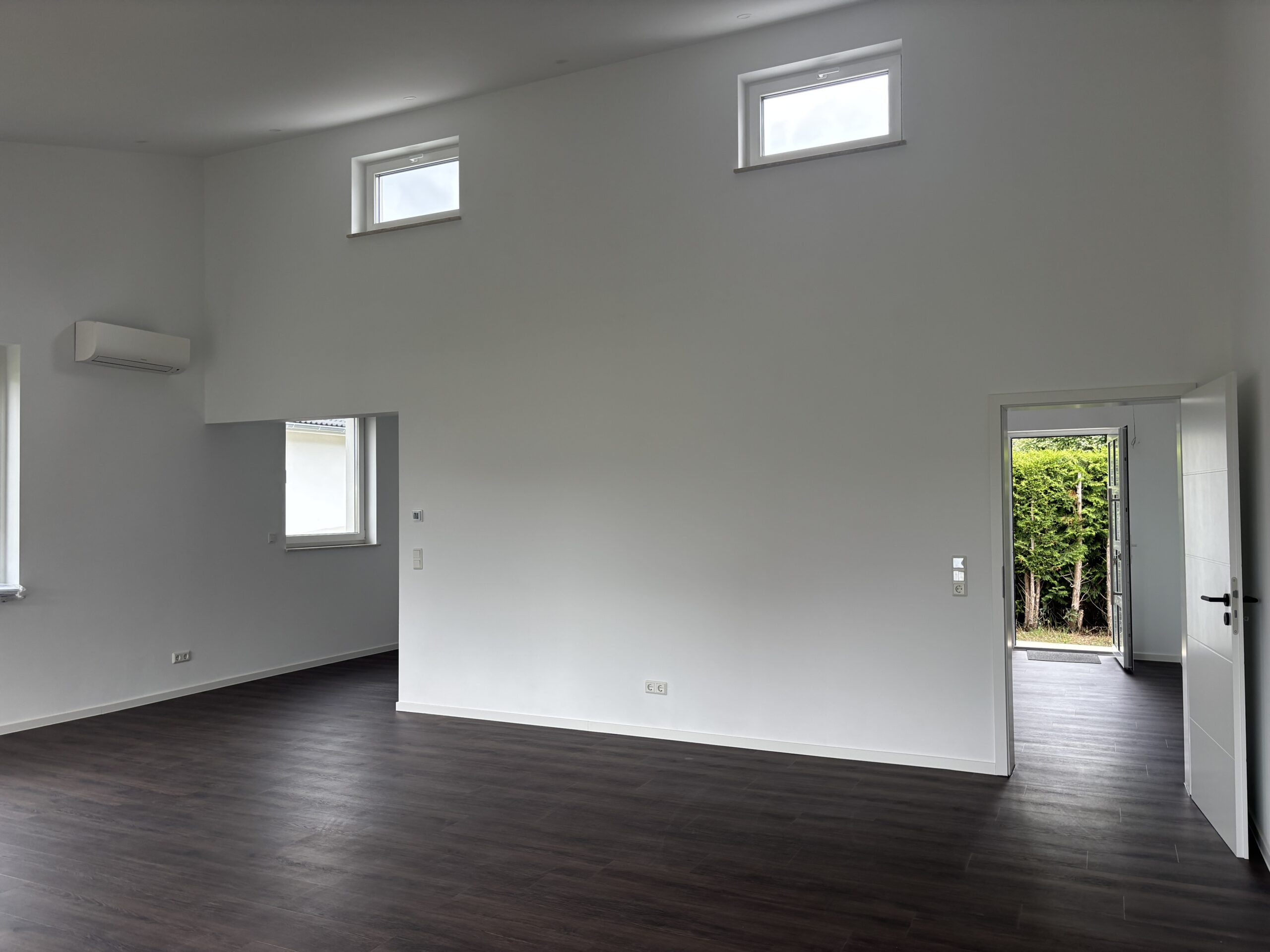 Wohnzimmer Blick Richtung Küche und Flur
