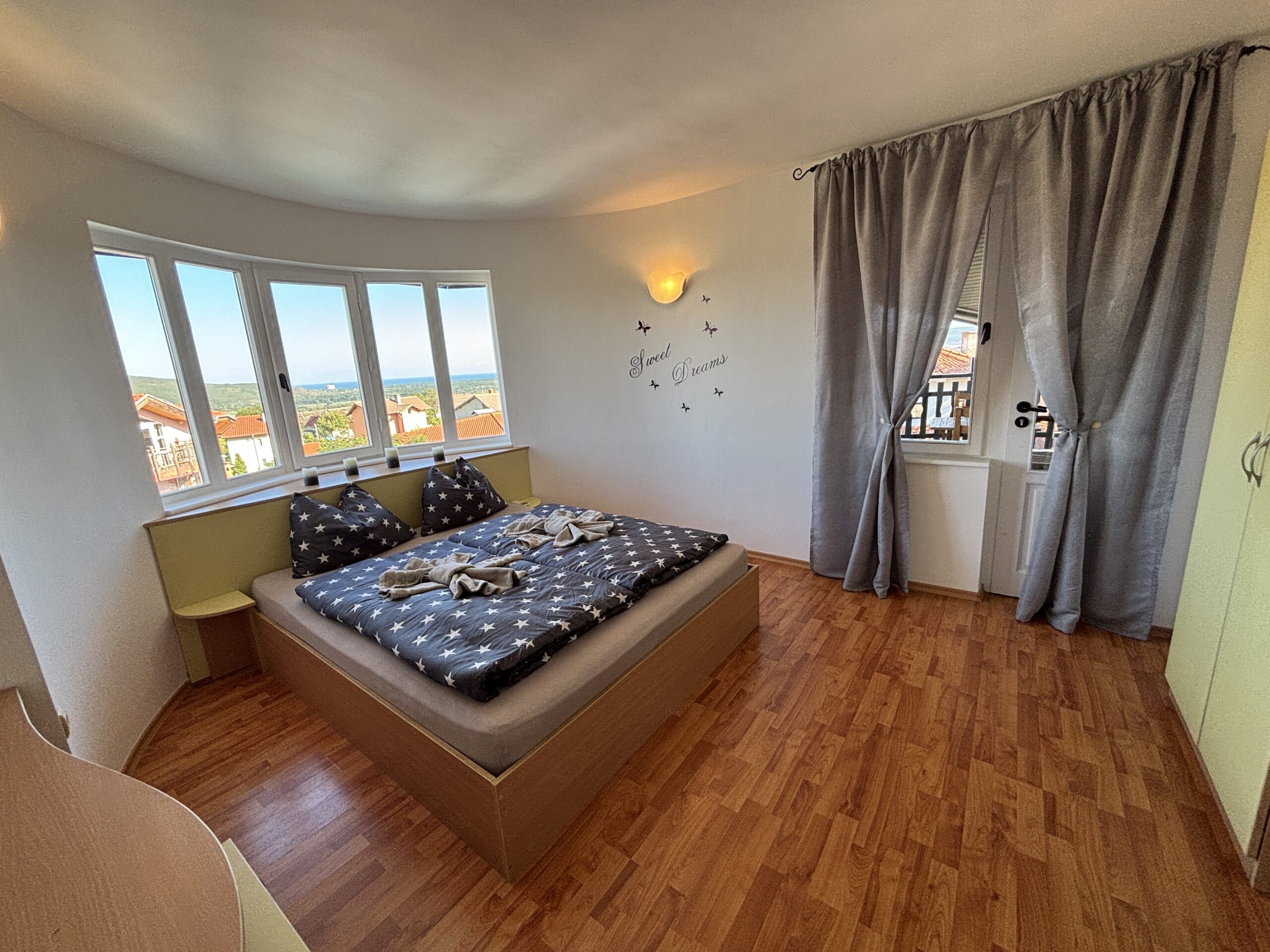 Schlafzimmer 1