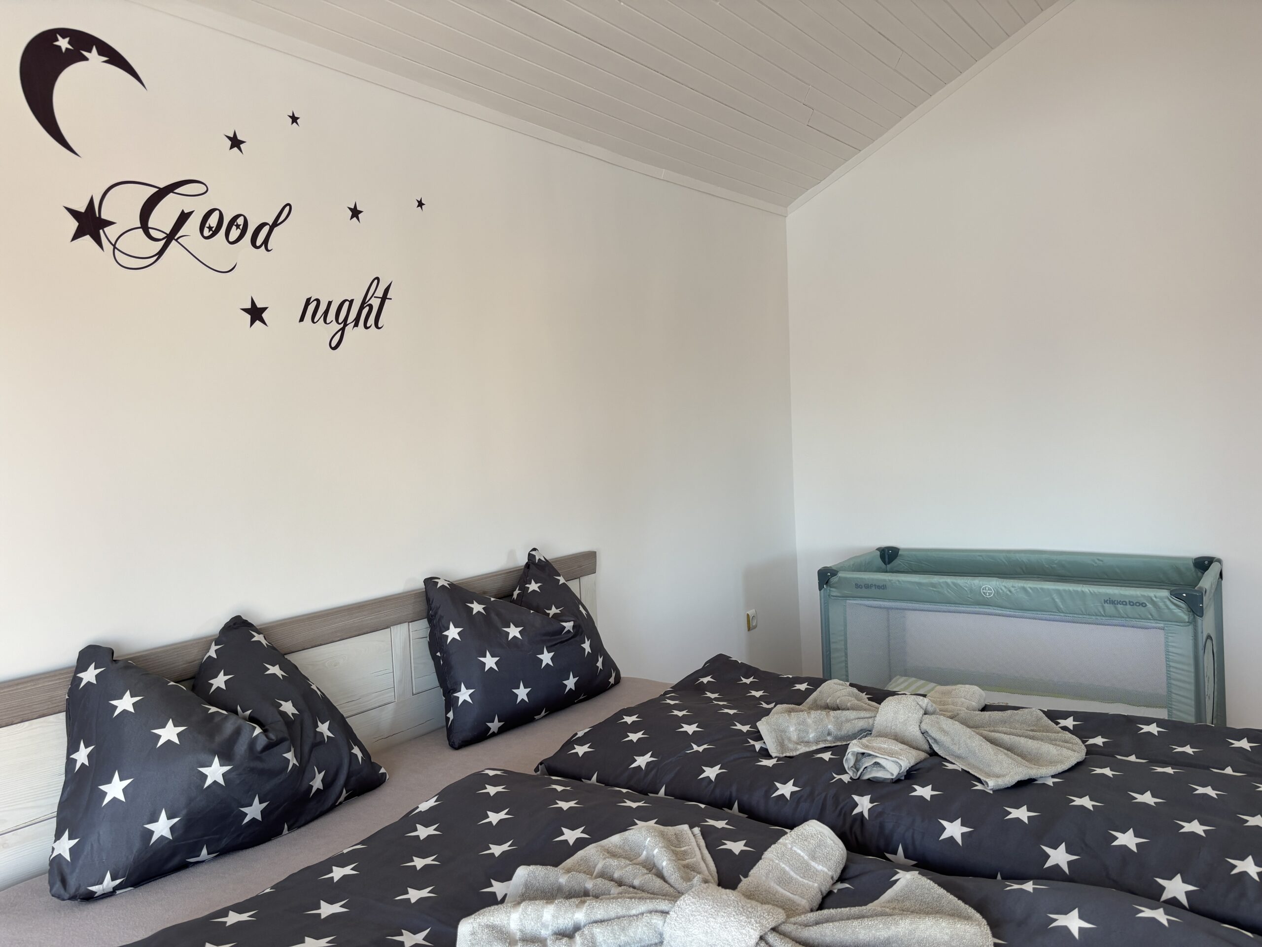 Schlafzimmer 2