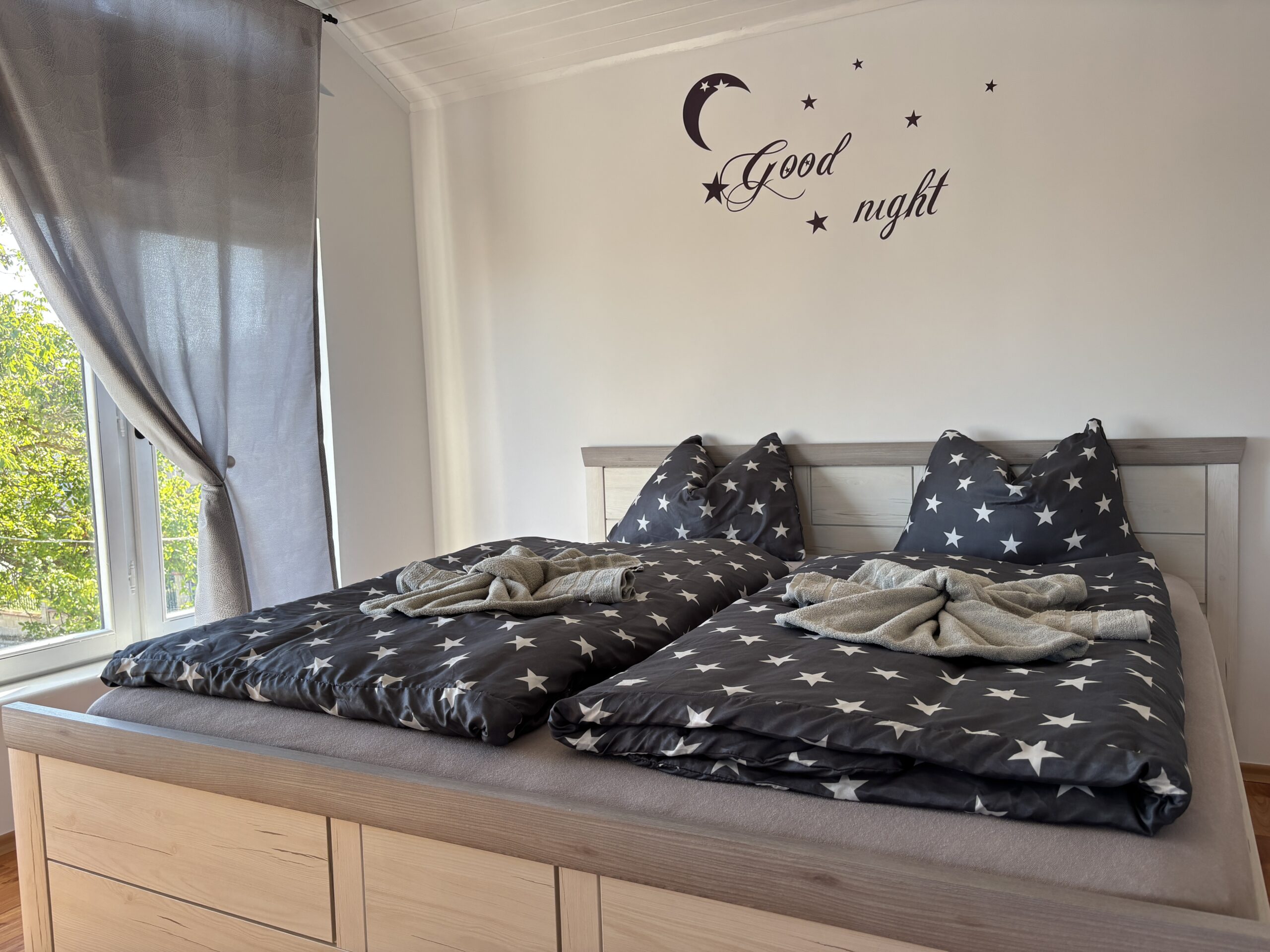 Schlafzimmer 2 II