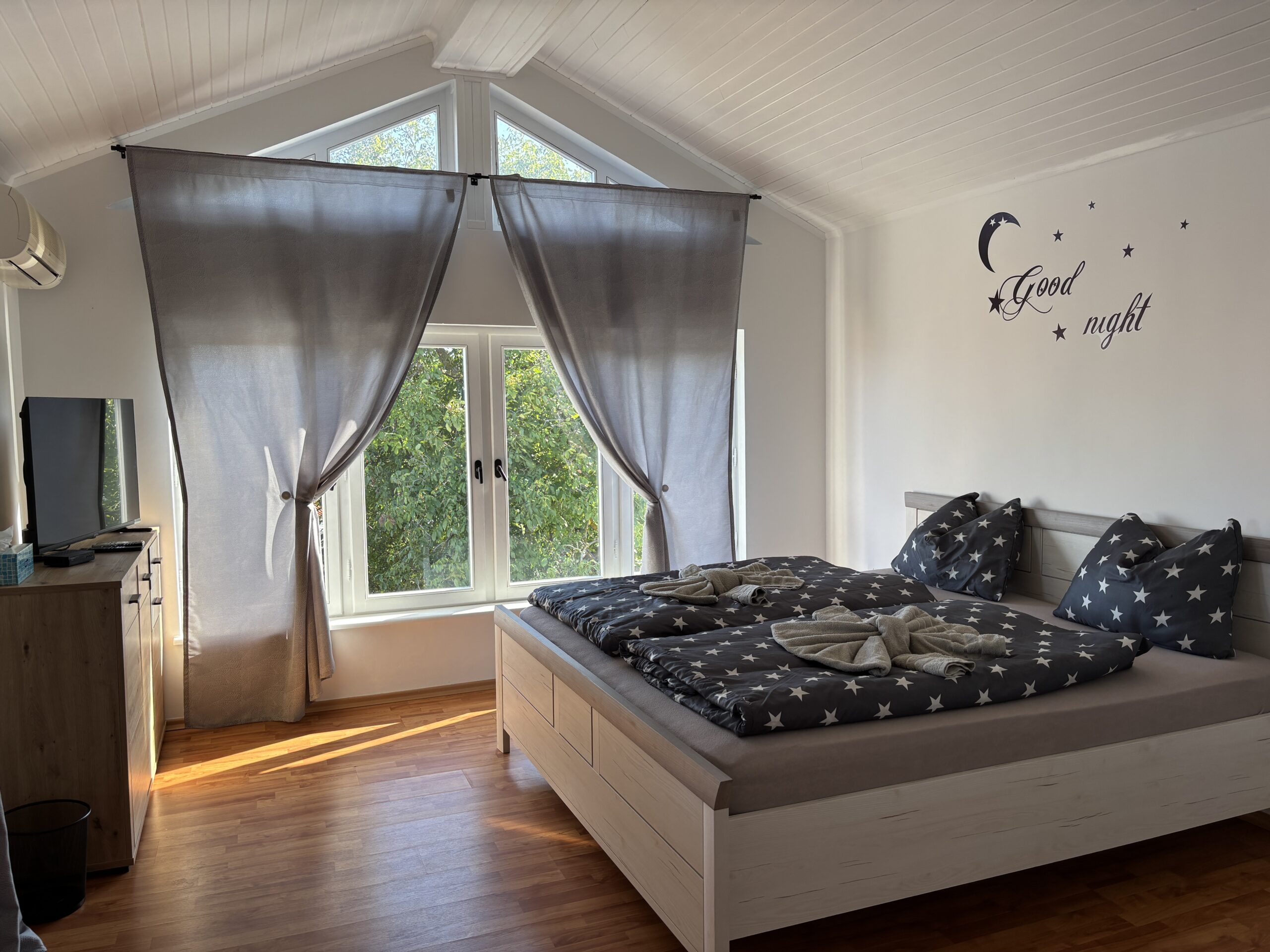 Schlafzimmer 2 III