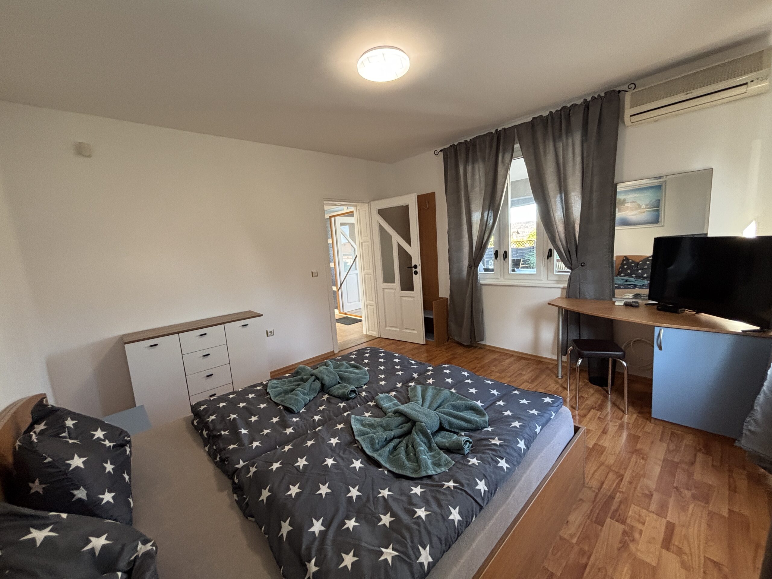 Schlafzimmer 4 III