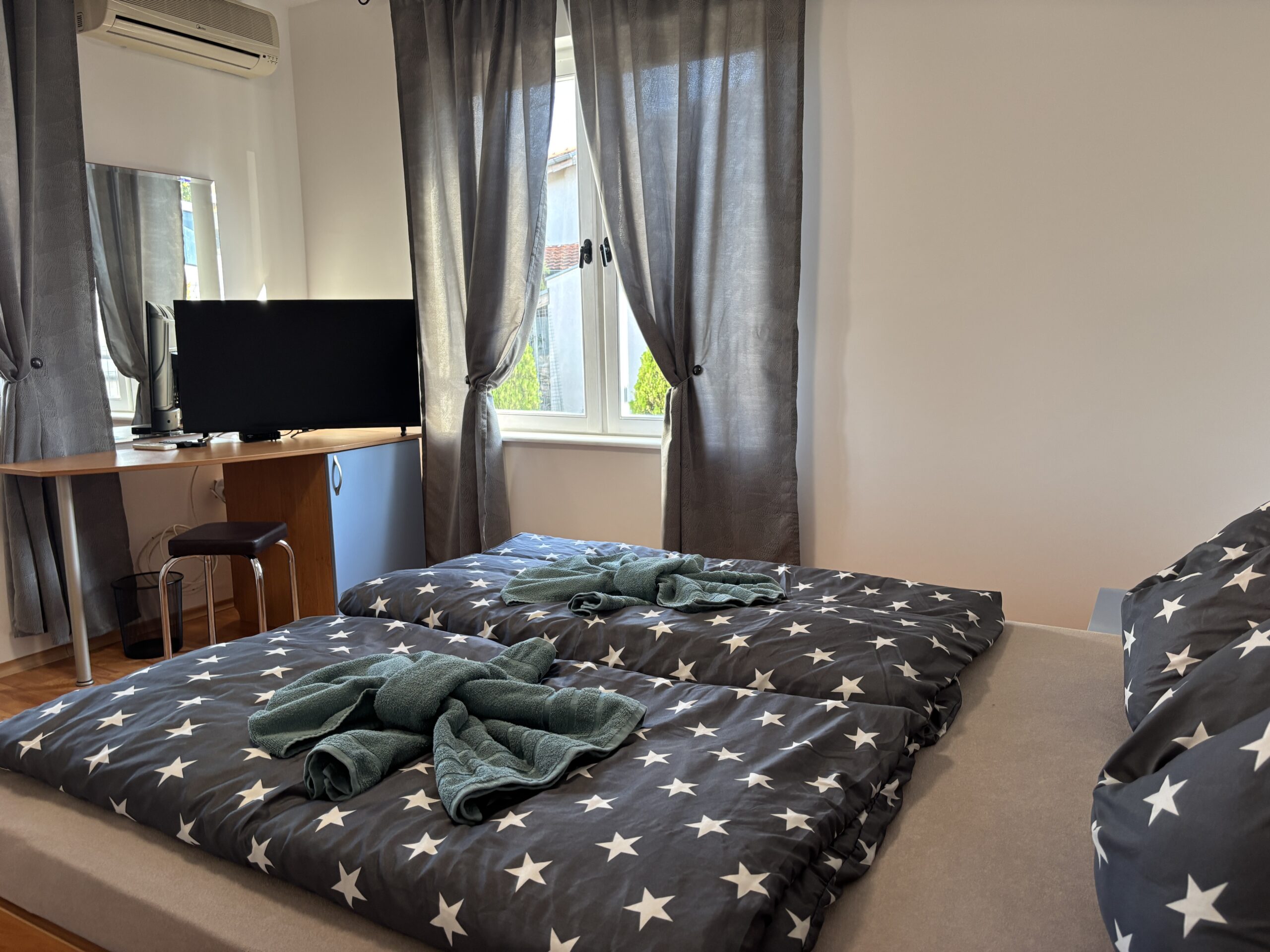 Schlafzimmer 4 IV