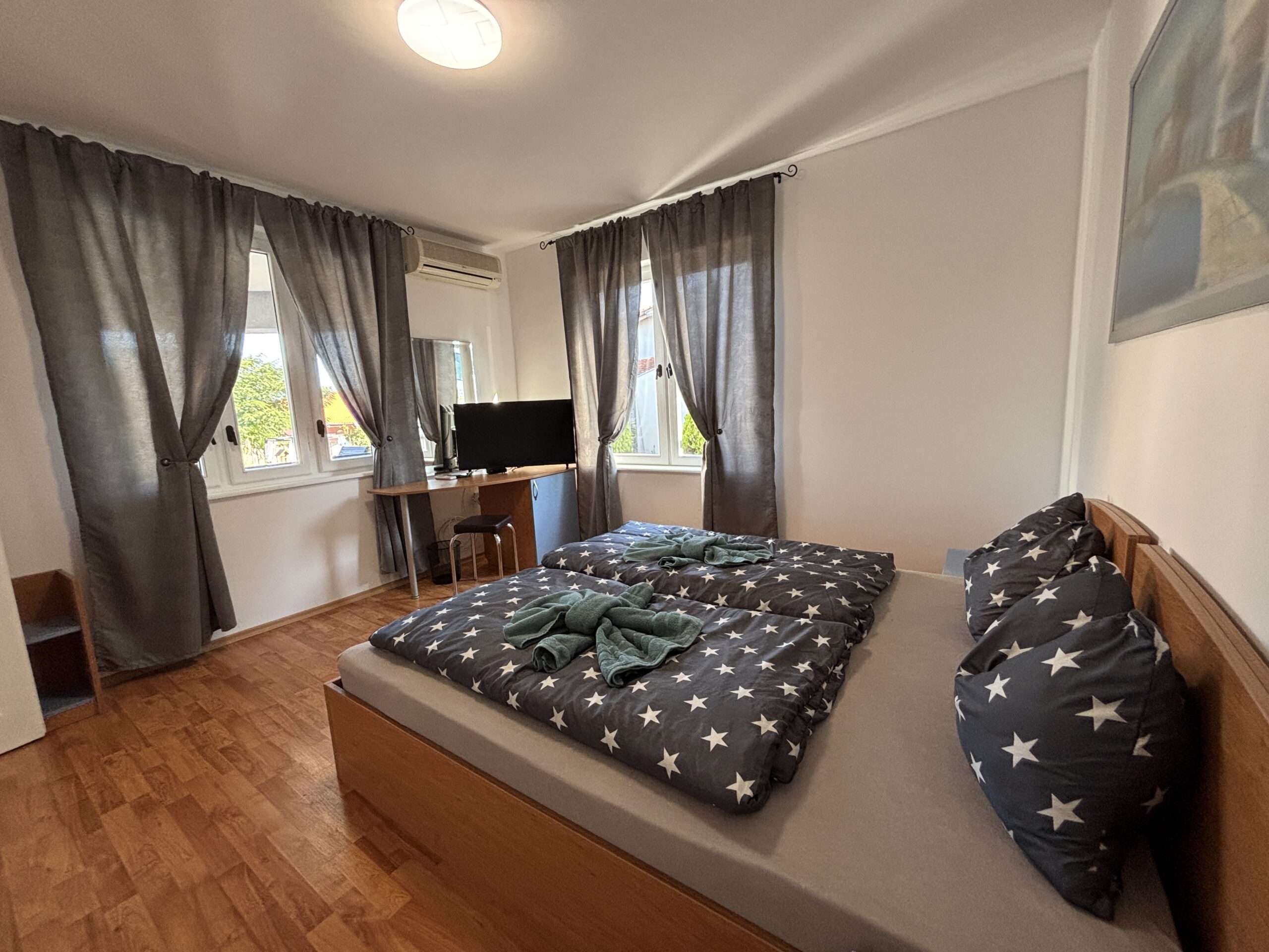 Schlafzimmer 4 V